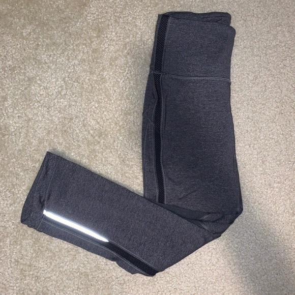 Lululemon Grey leggings with black mesh stripe - Picture 4 of 4